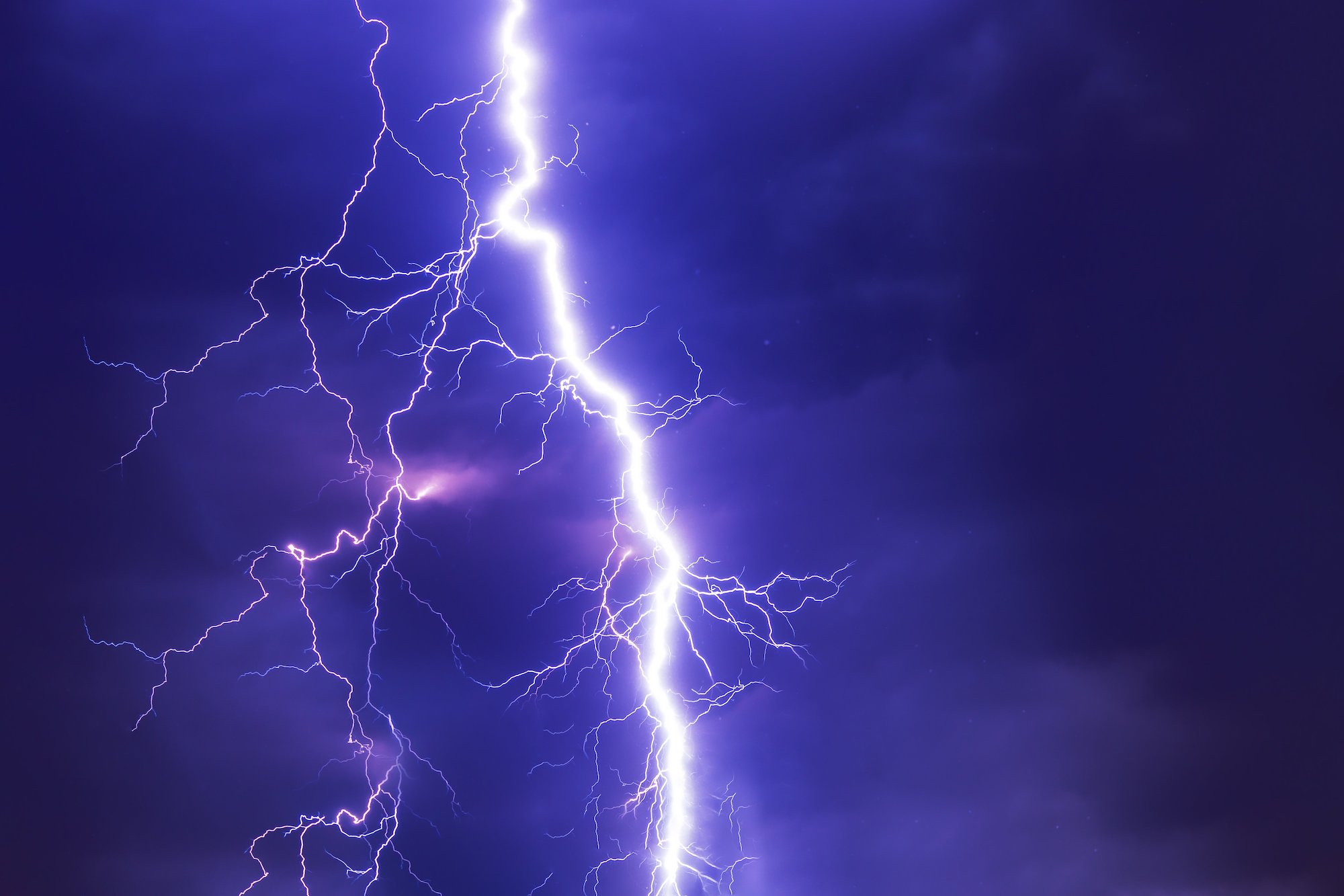 Lightning flashes across a dark sky. Credit: Wikimedia Commons